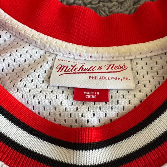 Michael Jordan Authentic Mitchell & Ness NBA Chicago Bulls 84 Rookie Jersey 40-M - Picture 4 of 12